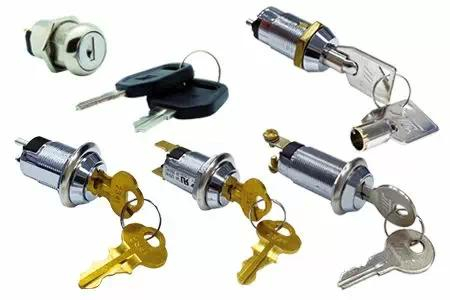 19mm外徑開關電源鎖 (含雙邊銑齒銅鑰匙鎖開關)